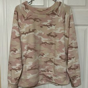 Lou & Grey sweatshirt Size Medium / pink Camo pattern